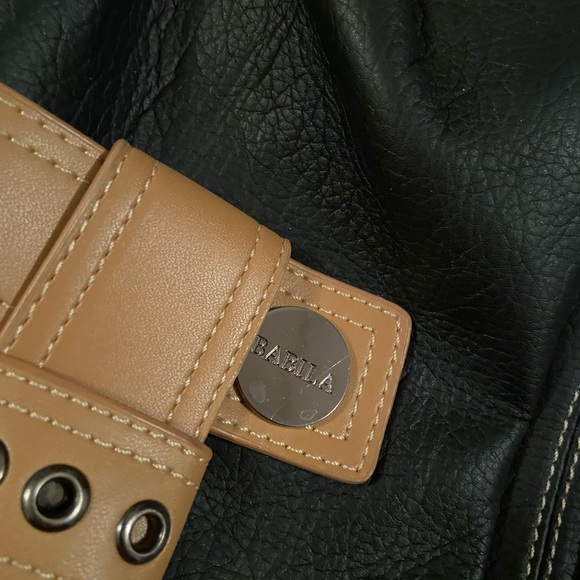 Black and Tan Purse from Singapore - Picture 2 of 3